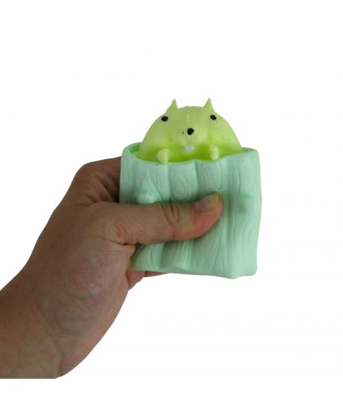 Antystresowa zabawka wyskakująca wiewiórka gumowa zielona
